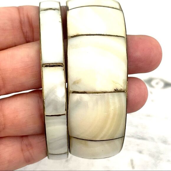 Mother of Pearl vintage bracelet bangles - set of 2 - Picture 3 of 9
